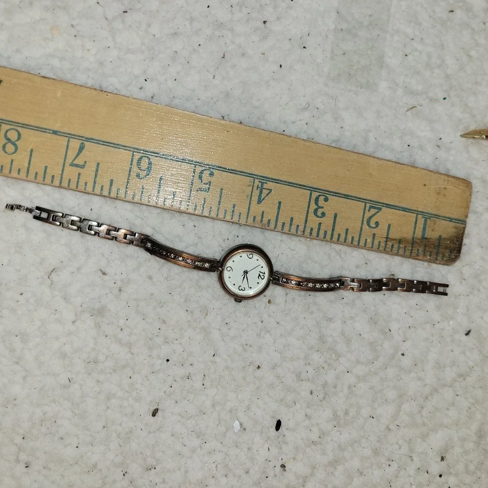 Vintage Swiss Quartz Women's‎ Bracelet Watch Gold Tone Rhinestone Accents